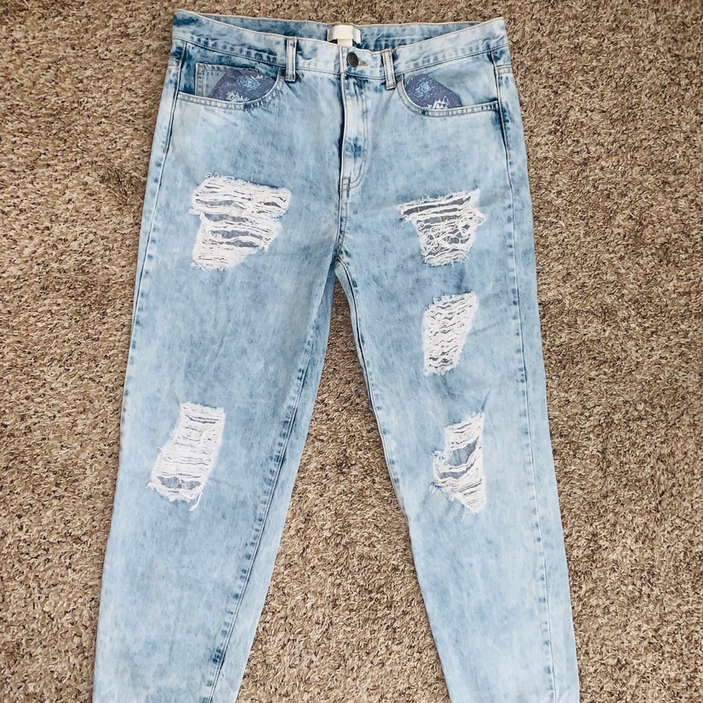 Forever 21 Distressed Light-wash Jeans